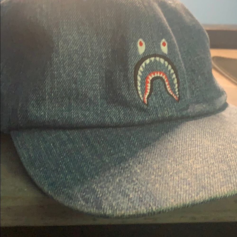 Bape hat like new